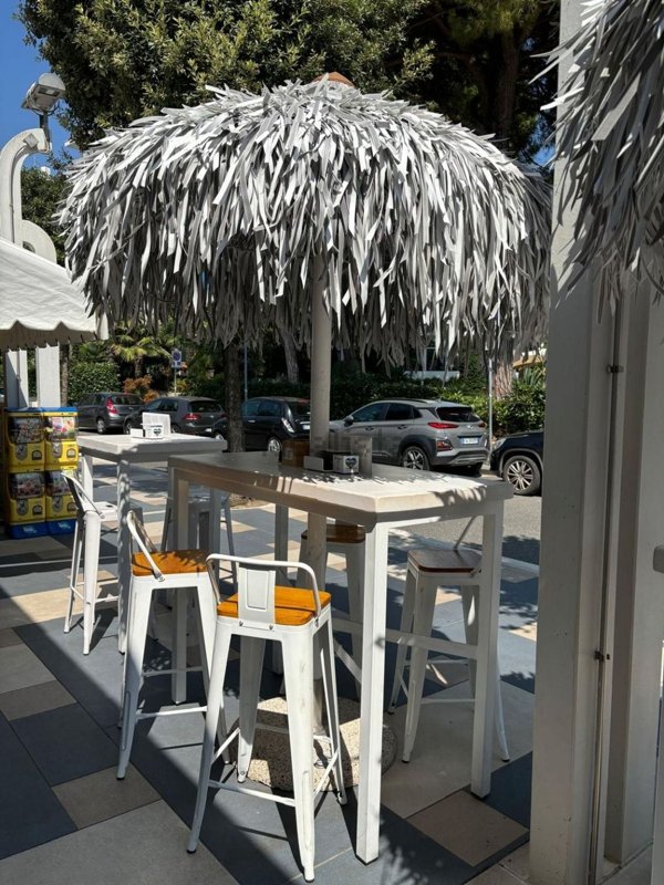 locale commerciale in vendita a Lignano Sabbiadoro in zona Pineta
