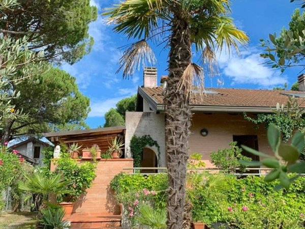 casa indipendente in vendita a Lignano Sabbiadoro in zona Riviera