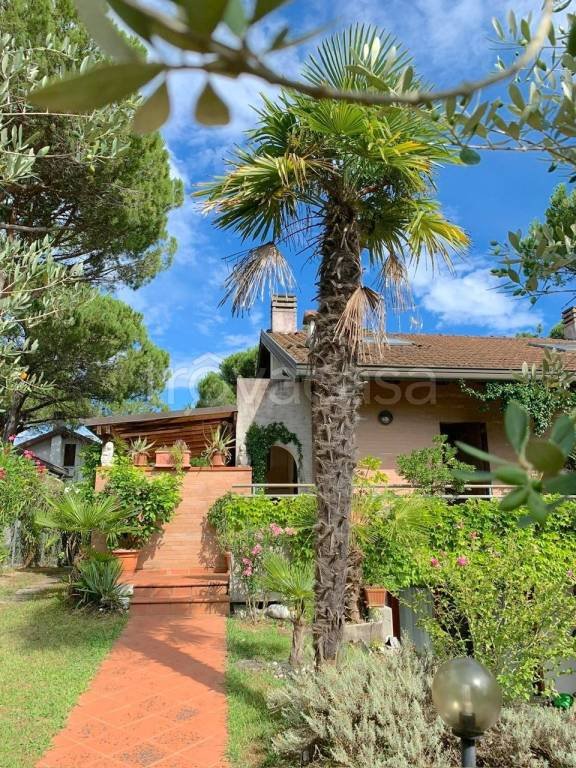 casa indipendente in vendita a Lignano Sabbiadoro in zona Riviera