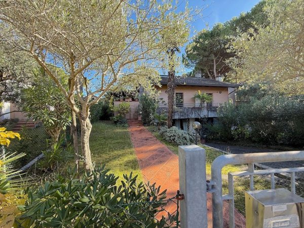 casa indipendente in vendita a Lignano Sabbiadoro in zona Riviera