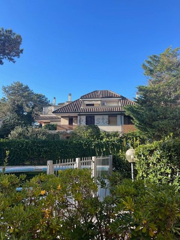 casa indipendente in vendita a Lignano Sabbiadoro in zona Pineta