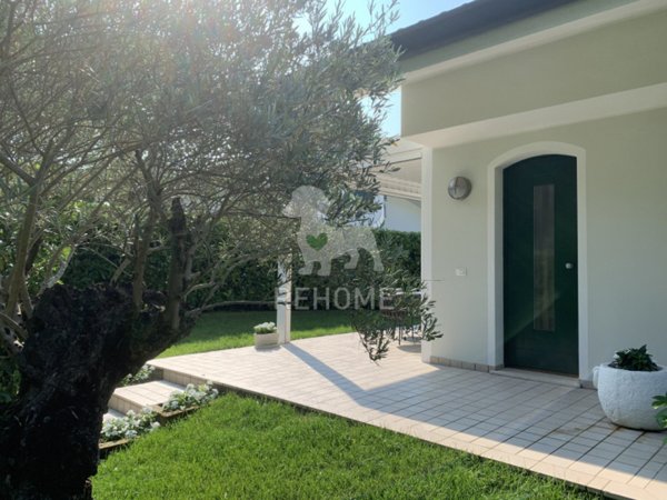 casa indipendente in vendita a Lignano Sabbiadoro in zona Pineta