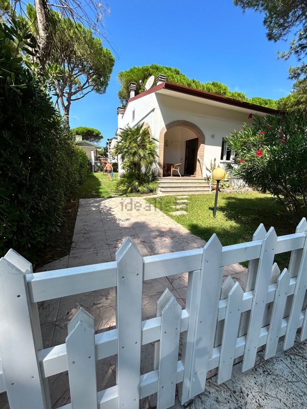 casa indipendente in vendita a Lignano Sabbiadoro in zona Riviera
