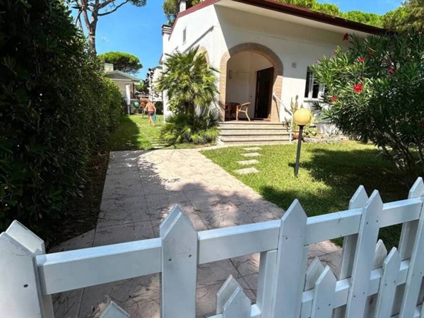 casa indipendente in vendita a Lignano Sabbiadoro in zona Riviera