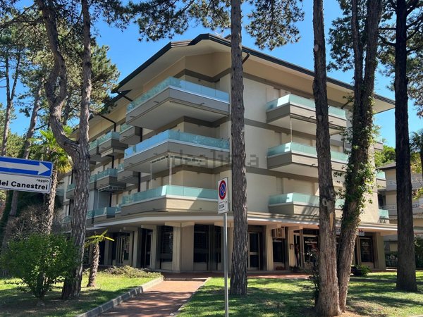 ufficio in vendita a Lignano Sabbiadoro in zona Pineta