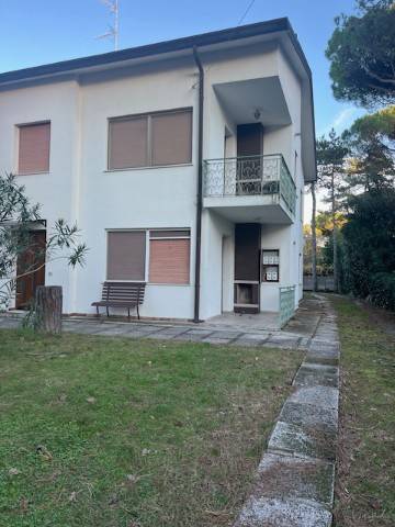 appartamento in vendita a Lignano Sabbiadoro in zona Pineta