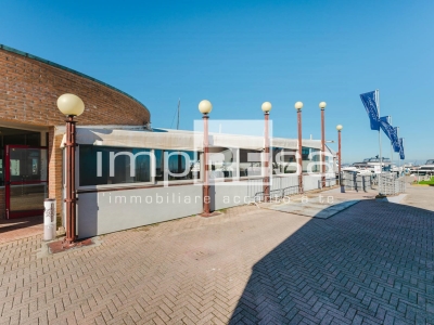 negozio in vendita a Lignano Sabbiadoro