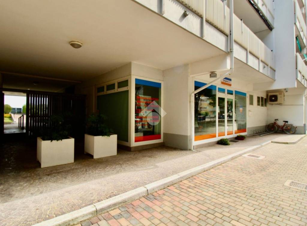 negozio in vendita a Lignano Sabbiadoro