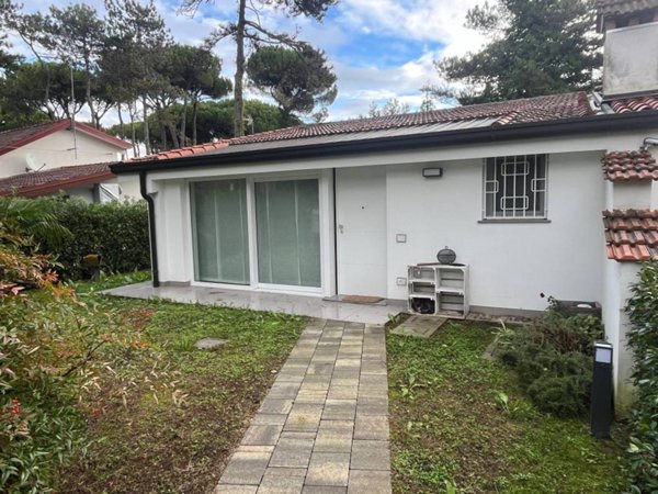 casa indipendente in vendita a Lignano Sabbiadoro in zona Pineta