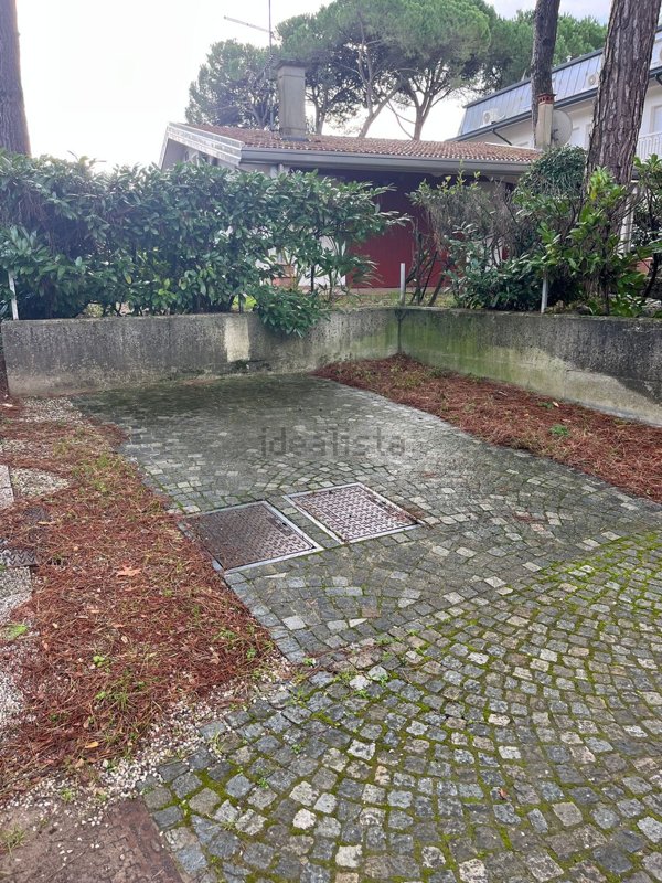 casa indipendente in vendita a Lignano Sabbiadoro in zona Pineta