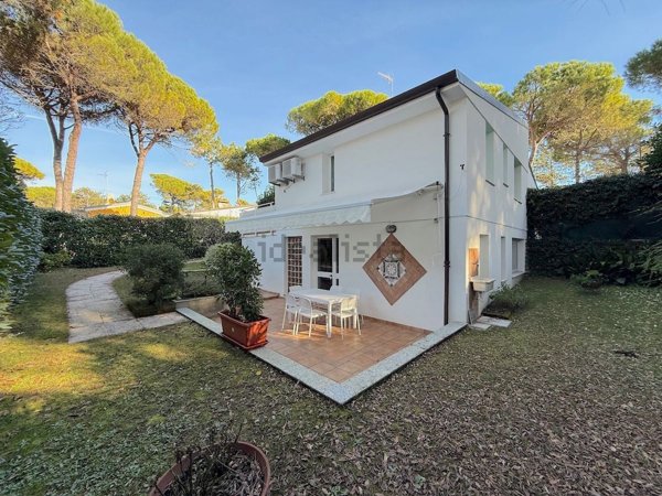 casa indipendente in vendita a Lignano Sabbiadoro in zona Riviera