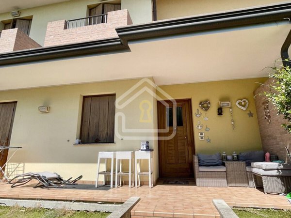 casa indipendente in vendita a Lignano Sabbiadoro in zona Pineta