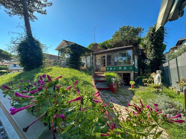 casa indipendente in vendita a Lignano Sabbiadoro in zona Riviera