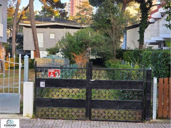 casa indipendente in vendita a Lignano Sabbiadoro in zona Pineta