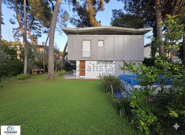 casa indipendente in vendita a Lignano Sabbiadoro in zona Pineta