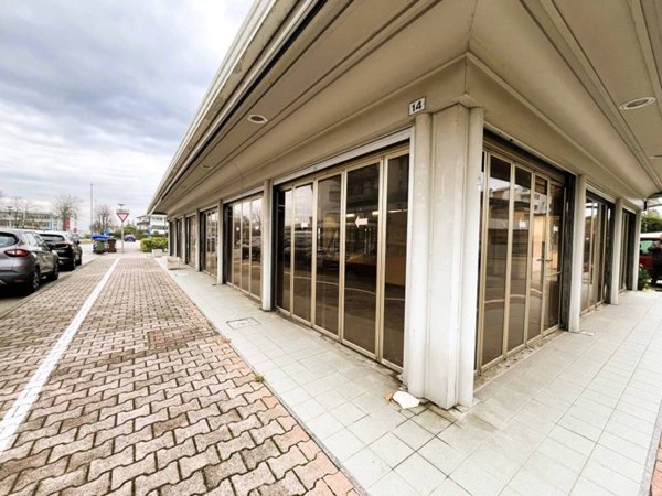 negozio in vendita a Lignano Sabbiadoro