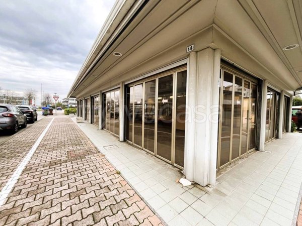 negozio in vendita a Lignano Sabbiadoro