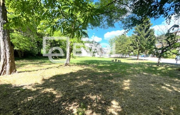 terreno edificabile in vendita a Lignano Sabbiadoro in zona Pineta