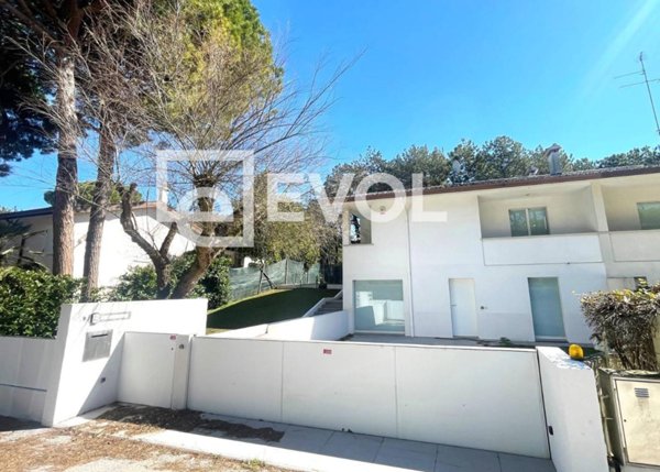 casa indipendente in vendita a Lignano Sabbiadoro in zona Pineta