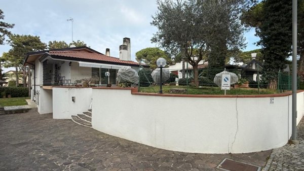 casa indipendente in vendita a Lignano Sabbiadoro in zona Pineta