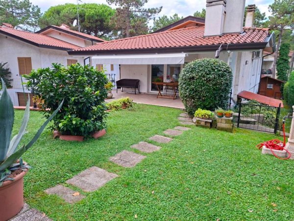 casa indipendente in vendita a Lignano Sabbiadoro in zona Pineta