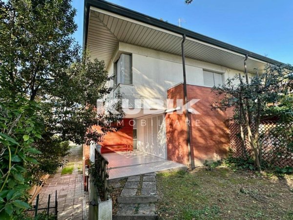 casa indipendente in vendita a Lignano Sabbiadoro in zona Pineta