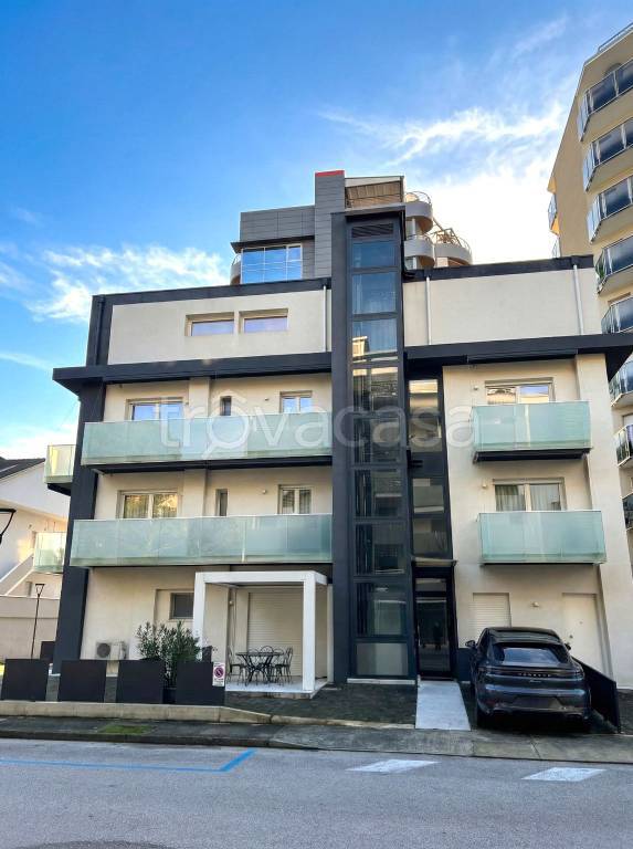 appartamento in vendita a Lignano Sabbiadoro in zona Pineta