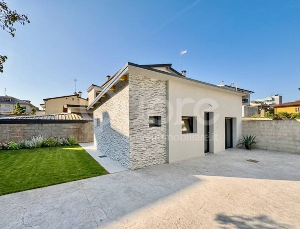 casa indipendente in vendita a Lignano Sabbiadoro