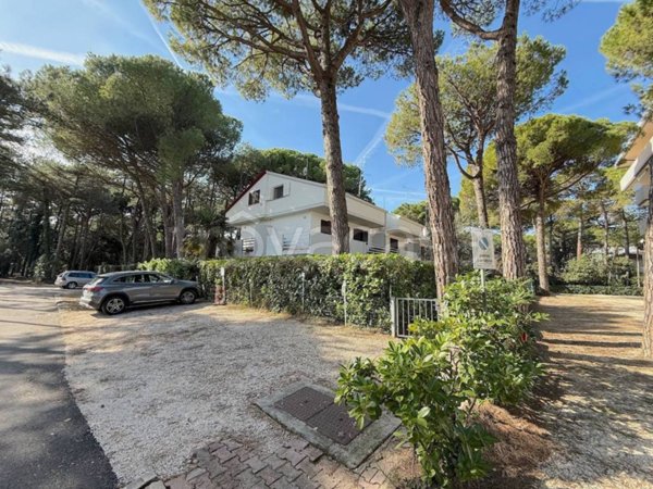 casa indipendente in vendita a Lignano Sabbiadoro in zona Riviera