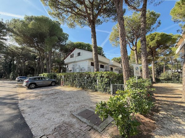 casa indipendente in vendita a Lignano Sabbiadoro in zona Riviera