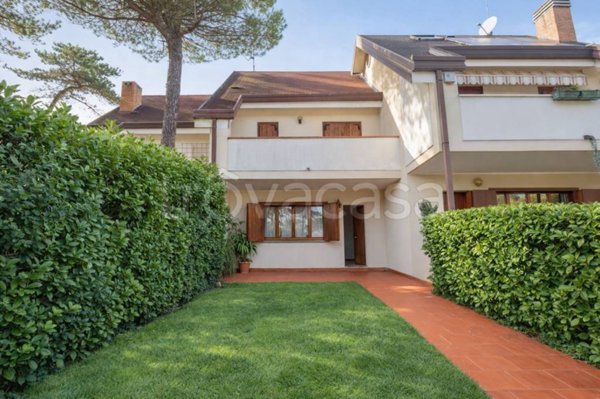 casa indipendente in vendita a Lignano Sabbiadoro in zona Pineta