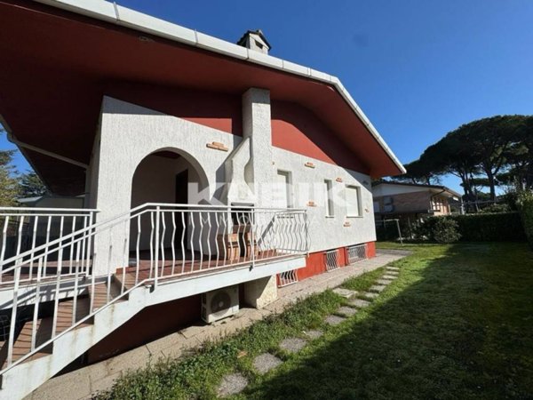 casa indipendente in vendita a Lignano Sabbiadoro in zona Riviera