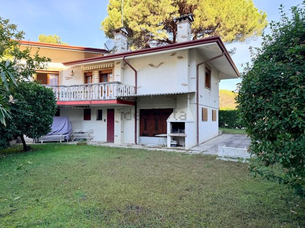 casa indipendente in vendita a Lignano Sabbiadoro in zona Riviera