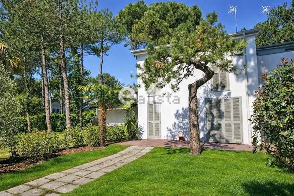 casa indipendente in vendita a Lignano Sabbiadoro in zona Pineta