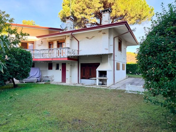 casa indipendente in vendita a Lignano Sabbiadoro in zona Riviera