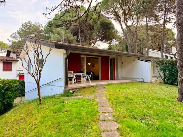 casa indipendente in vendita a Lignano Sabbiadoro in zona Pineta