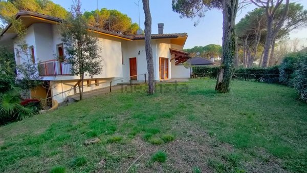 casa indipendente in vendita a Lignano Sabbiadoro in zona Riviera