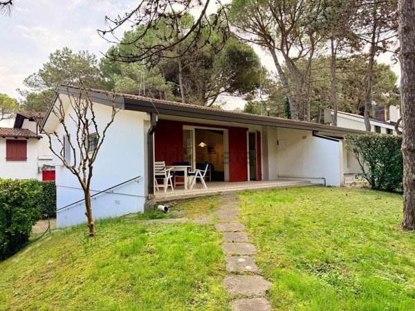 casa indipendente in vendita a Lignano Sabbiadoro in zona Pineta