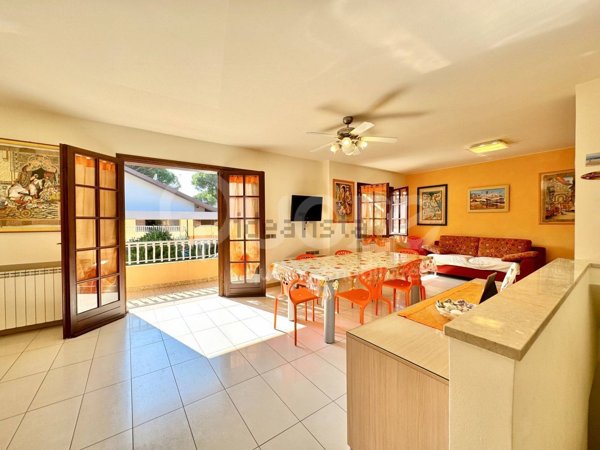 casa indipendente in vendita a Lignano Sabbiadoro in zona Riviera