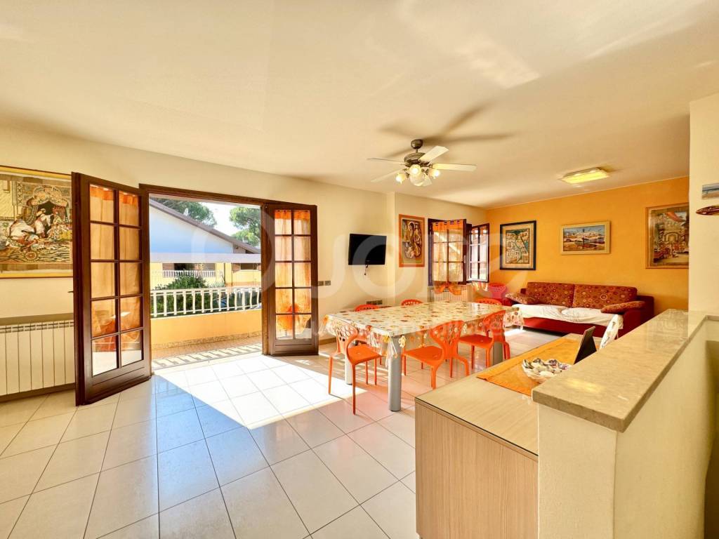 casa indipendente in vendita a Lignano Sabbiadoro in zona Riviera