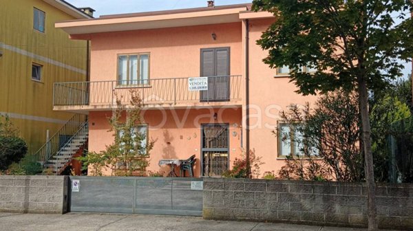 casa indipendente in vendita a Lignano Sabbiadoro in zona Pineta