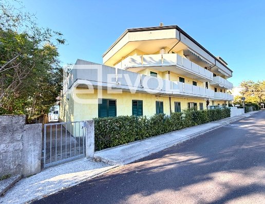 appartamento in vendita a Lignano Sabbiadoro in zona Pineta