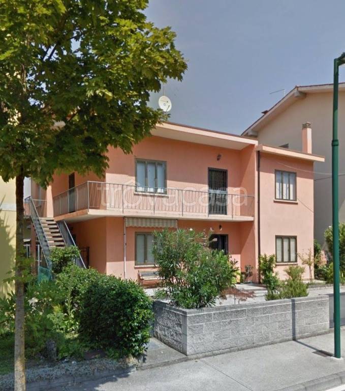 casa indipendente in vendita a Lignano Sabbiadoro in zona Pineta