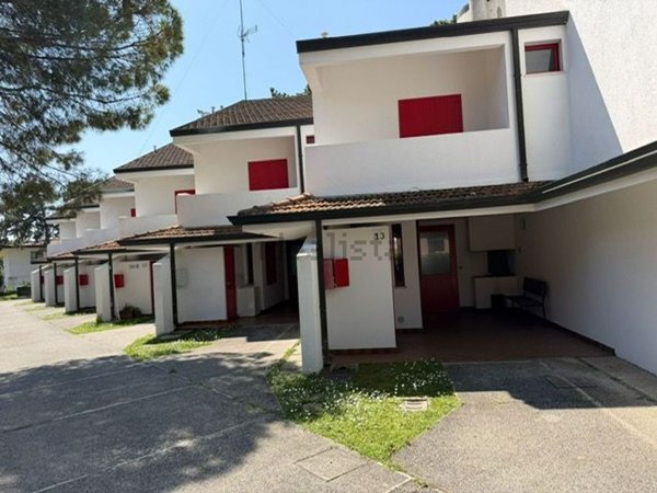 casa indipendente in vendita a Lignano Sabbiadoro in zona Pineta