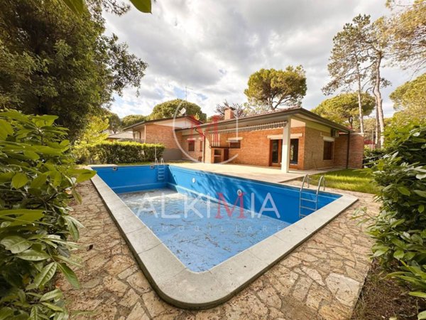 casa indipendente in vendita a Lignano Sabbiadoro in zona Riviera