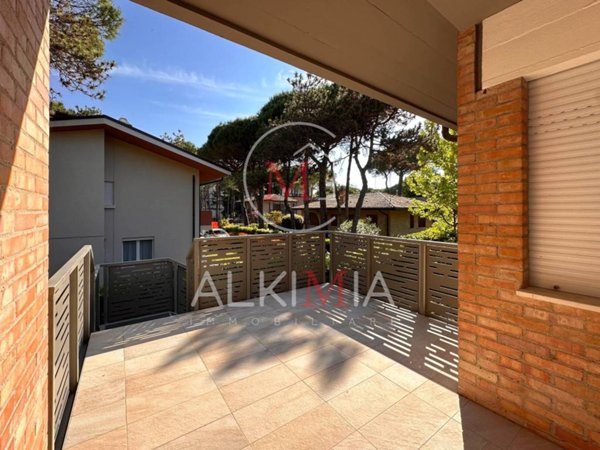 casa indipendente in vendita a Lignano Sabbiadoro in zona Riviera