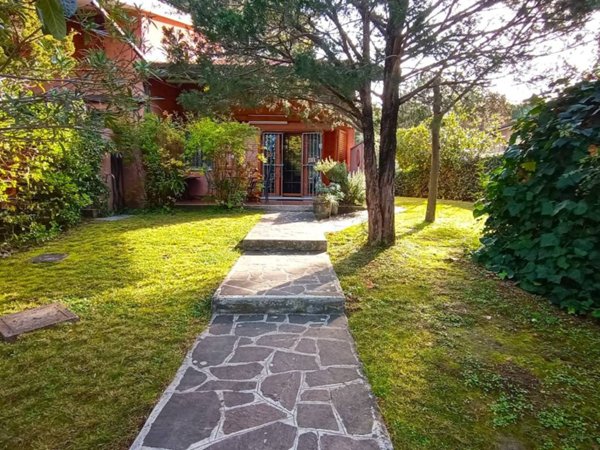 casa indipendente in vendita a Lignano Sabbiadoro in zona Riviera