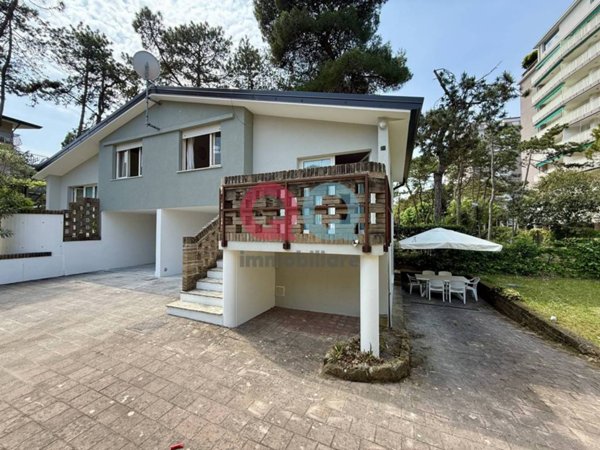 casa indipendente in vendita a Lignano Sabbiadoro in zona Pineta