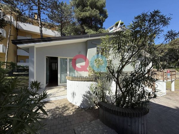 casa indipendente in vendita a Lignano Sabbiadoro in zona Pineta