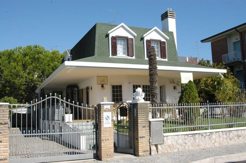 casa indipendente in vendita a Lignano Sabbiadoro in zona Pineta
